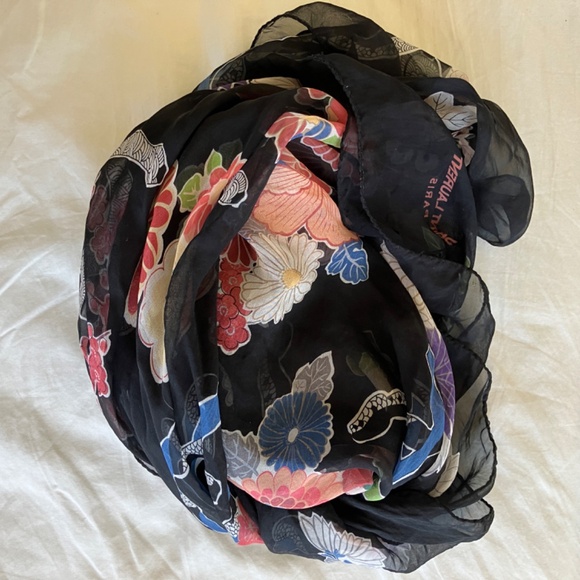 Yves Saint Laurent Silk Chiffon Large SCARF Snake Love 48" X 48" - Picture 11 of 15